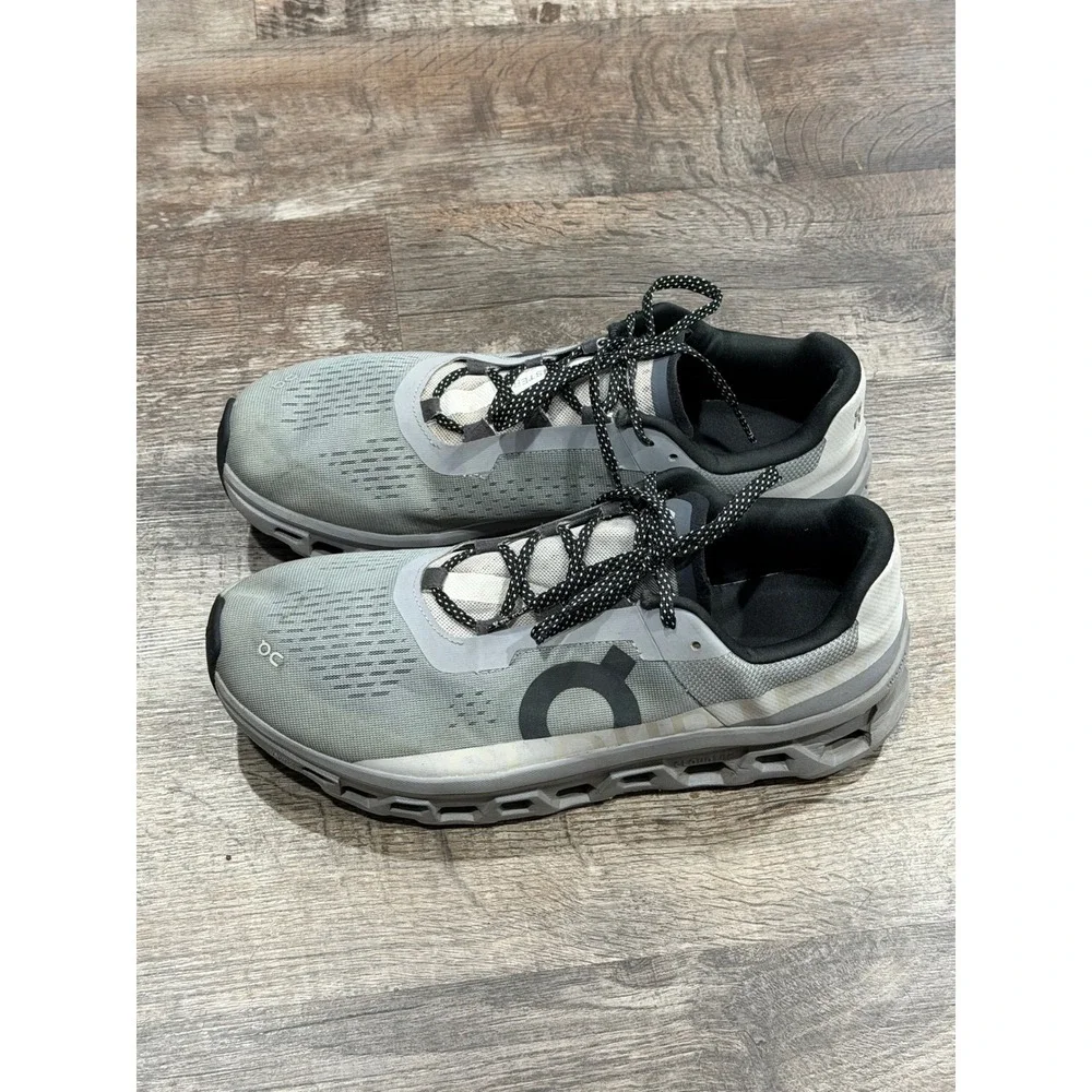 On Cloudstratus Mens Running Shoes Grey Black 61.97657 Size 12